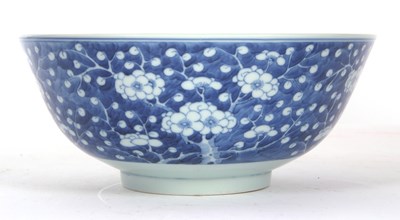 Lot 101 - A good 19th Century Chinese porcelain bowl...