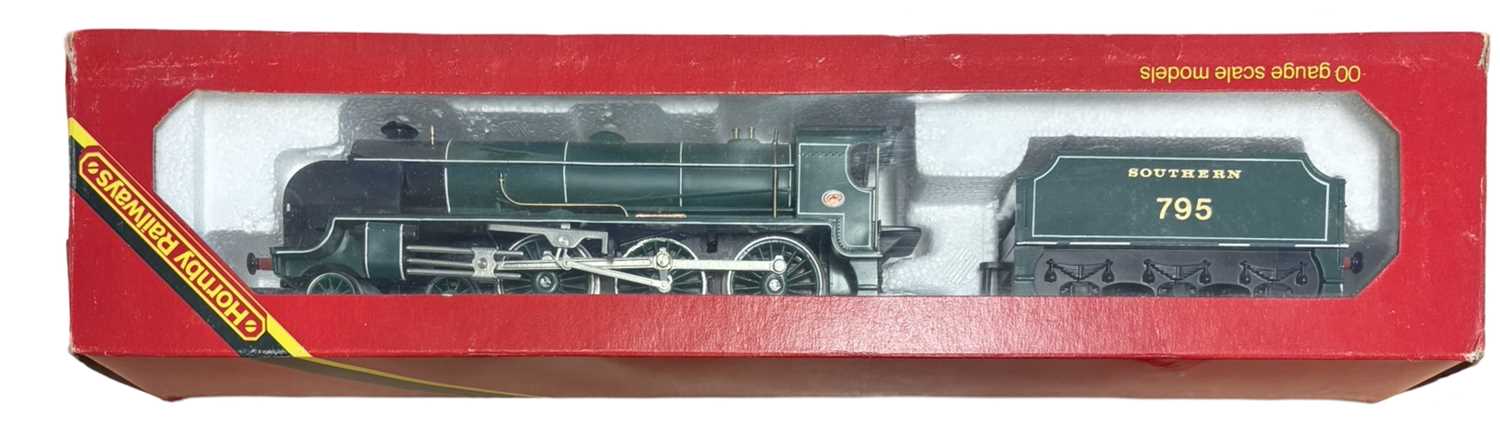 Lot 5 - A boxed Hornby 00 gauge R154 SR Class N15 Sir...