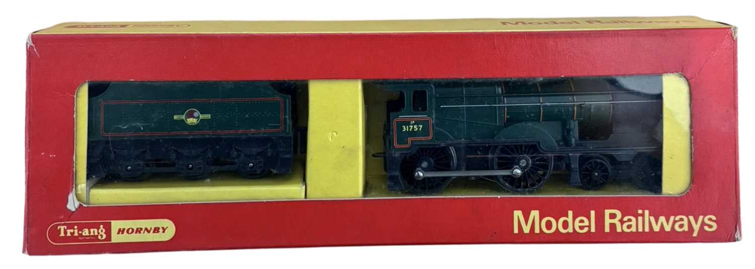 Lot 7 - A boxed Hornby/Triang 00 gauge R350 0-4-0 R.36...