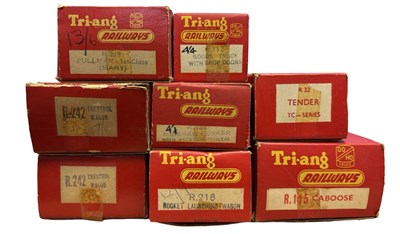 Lot 11 - A mixed lot of various boxed Triang Railways...