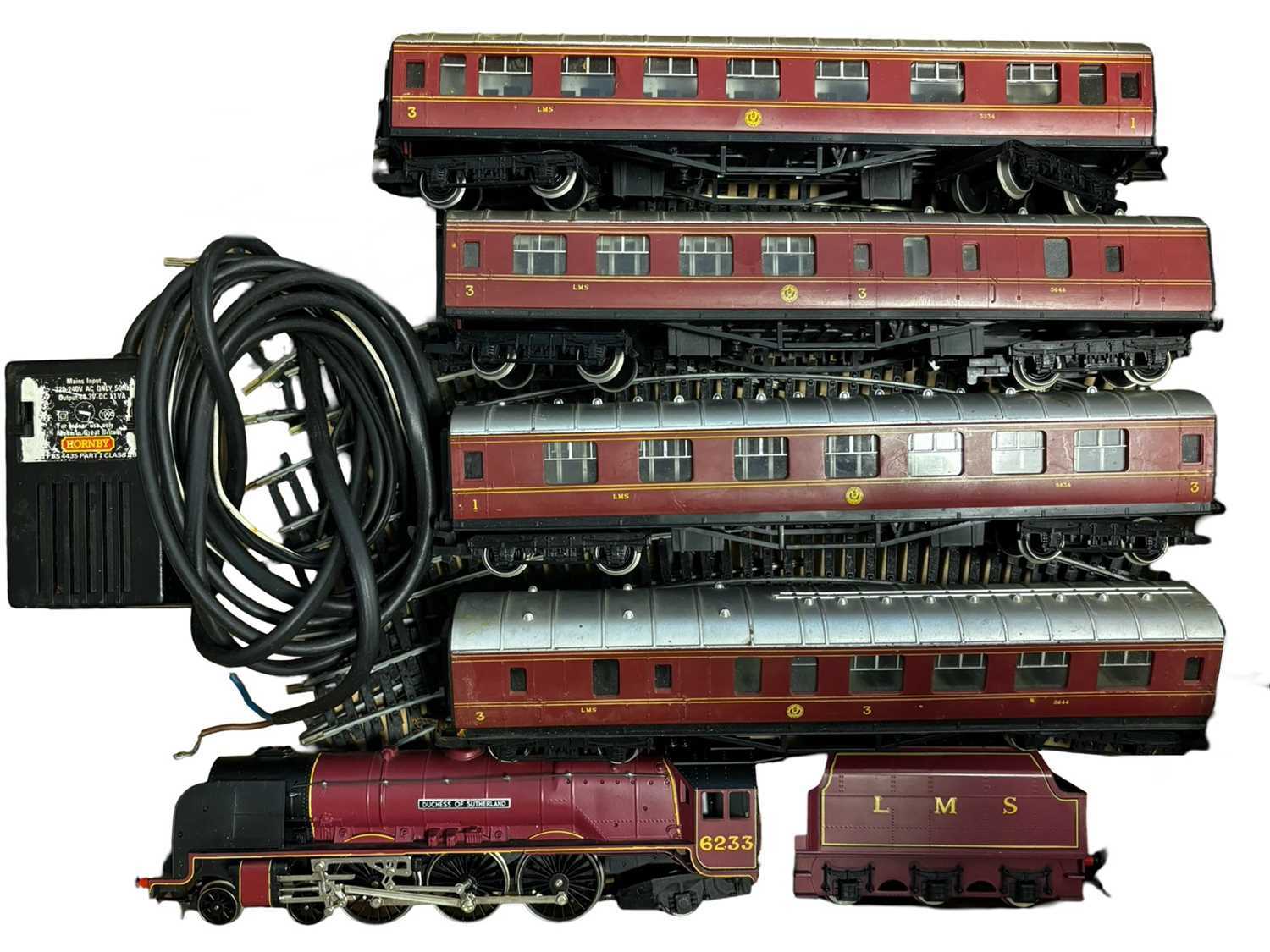 Lot 21 - A Hornby 00 gauge Duchess of Sutherland...