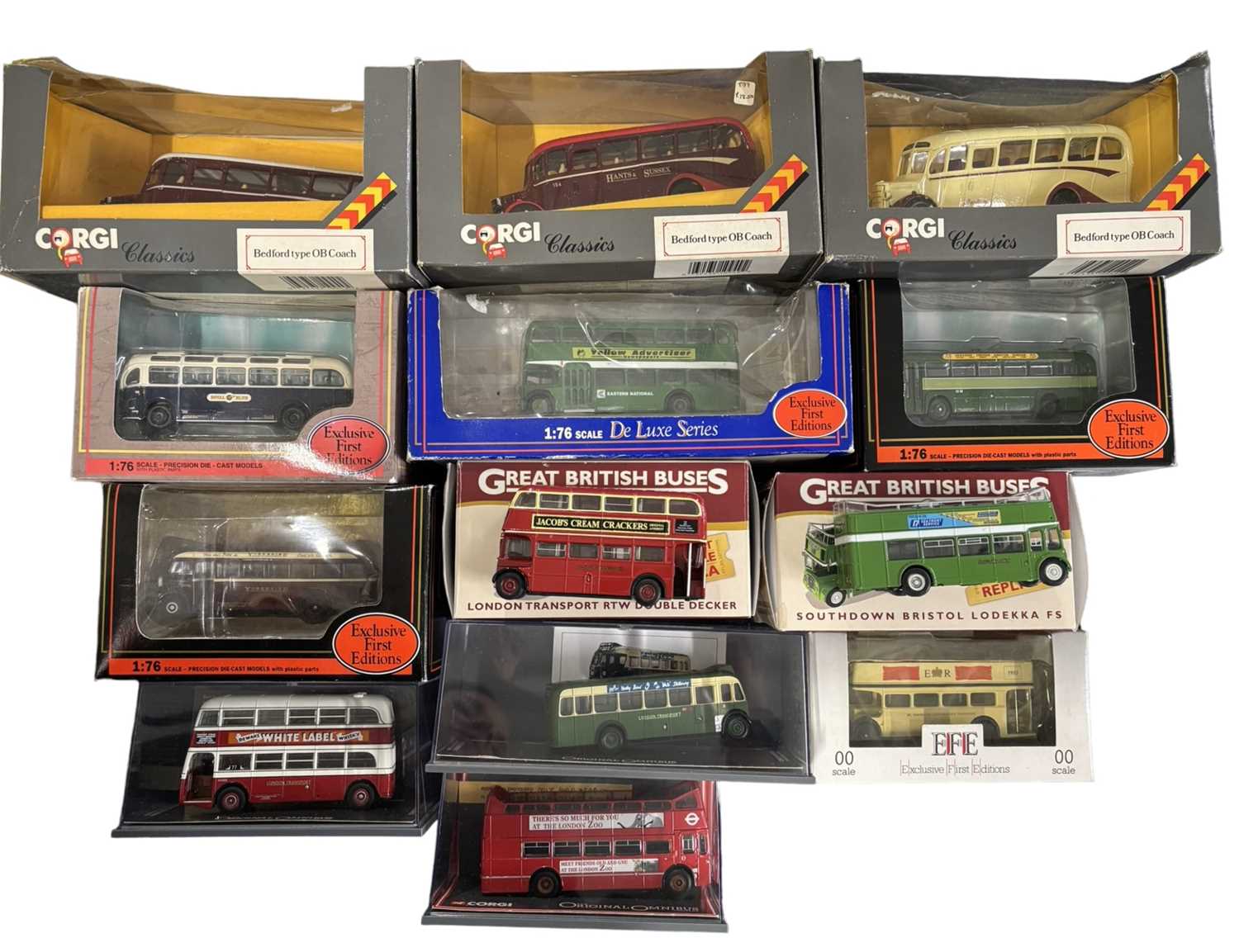 Lot 100 - A mixed collection of various boxed die-cast...