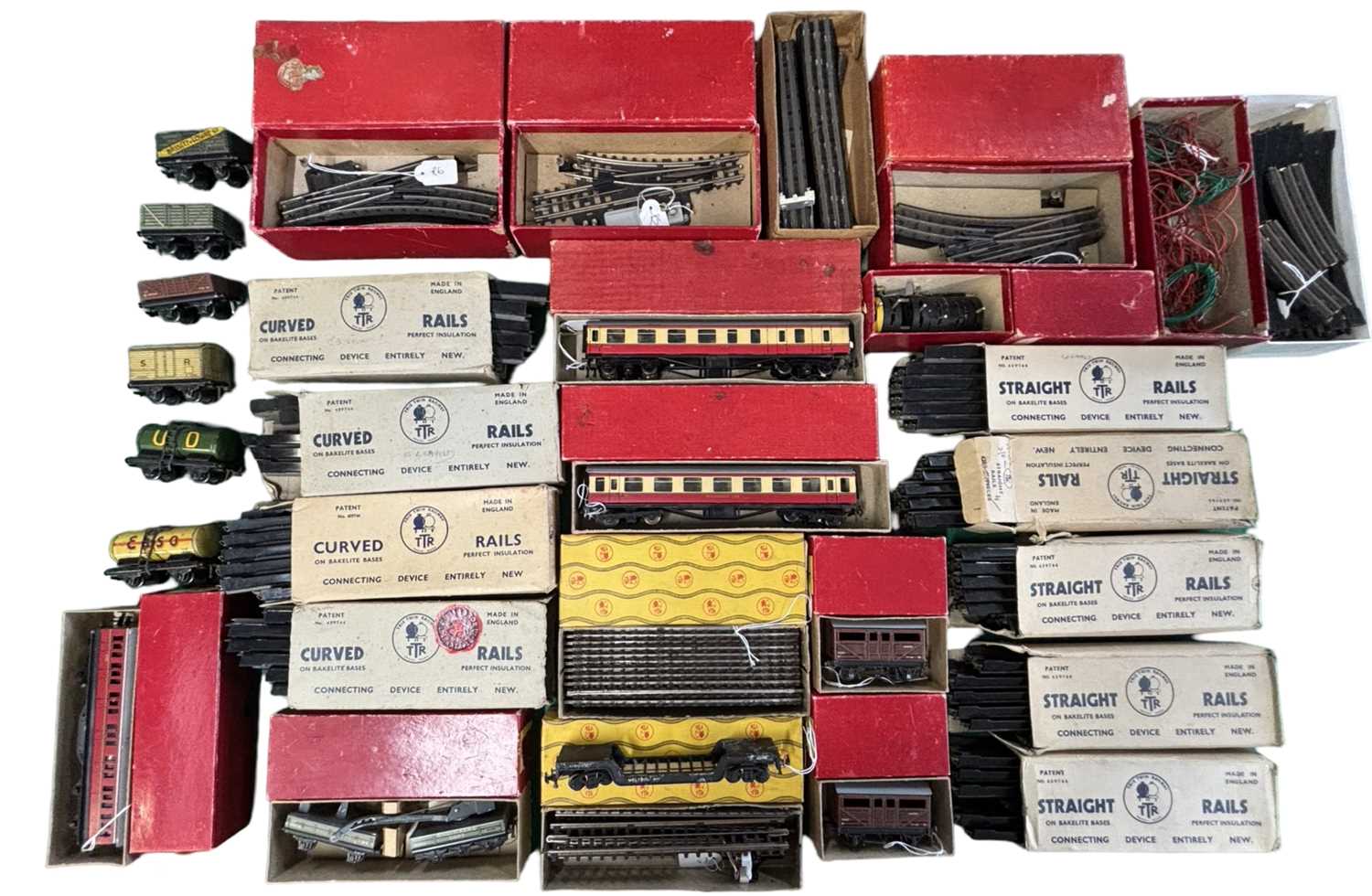 Lot 29 - A group of mostly boxed Trix 00 gauge rolling...