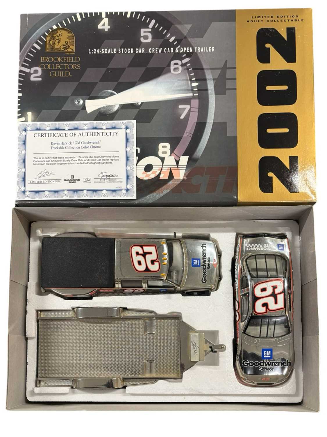 Lot 87 - A boxed 1:24 scale 2002 Brooke Collector's...