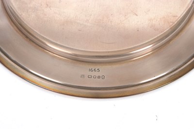 Lot 98 - A cased Royal Silver Jubilee plate of the...