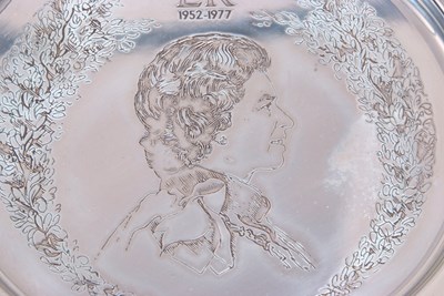 Lot 98 - A cased Royal Silver Jubilee plate of the...