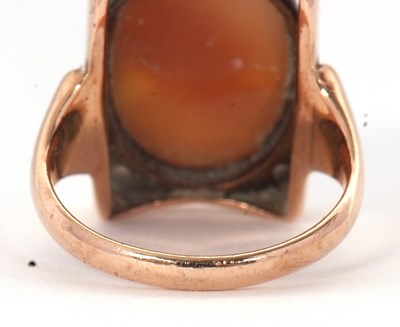 Lot 18 - A 9ct cameo ring, the oval shell cameo, collet...