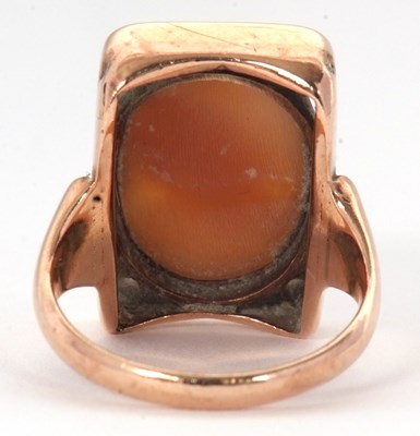 Lot 18 - A 9ct cameo ring, the oval shell cameo, collet...