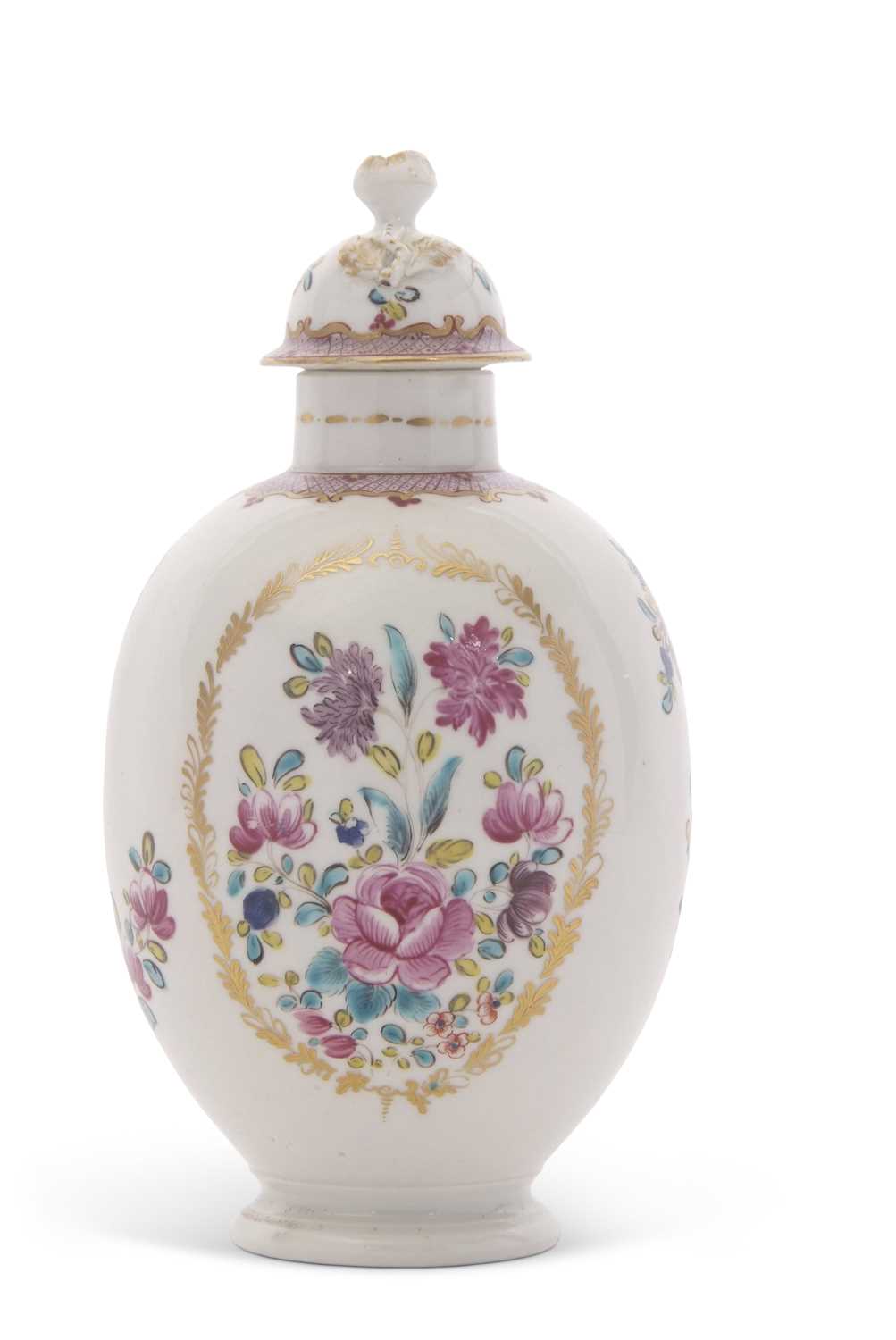 Lot 62 - An 18th Century Worcester porcelain tea caddy...