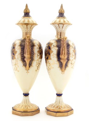 Lot 13 - A further pair of Wedgwood vases early 20th...