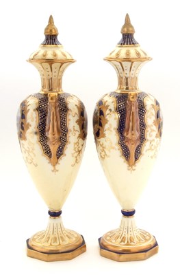 Lot 13 - A further pair of Wedgwood vases early 20th...