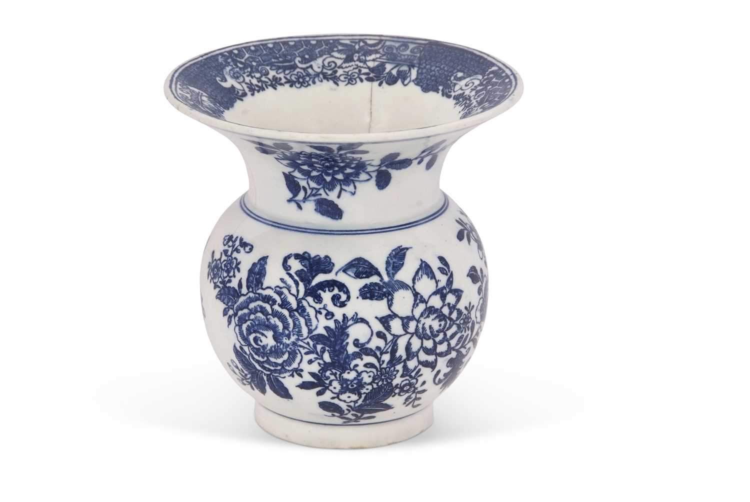 Lot 57 - A rare Lowestoft porcelain spittoon decorated...