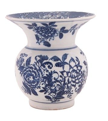 Lot 57 - A rare Lowestoft porcelain spittoon decorated...