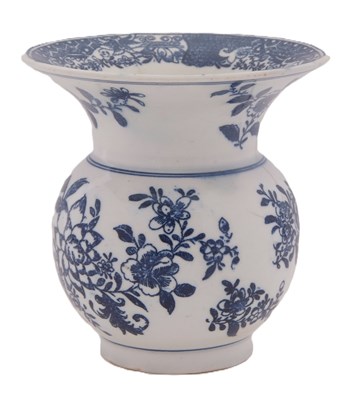 Lot 57 - A rare Lowestoft porcelain spittoon decorated...