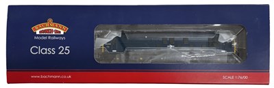 Lot 13 - A boxed Bachmann 00 gauge 32-326DS Class 25/2...