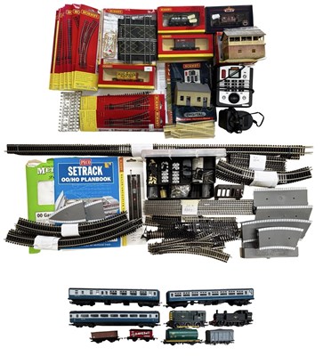 Lot 20 - A large box of mostly Hornby 00 gauge rolling...