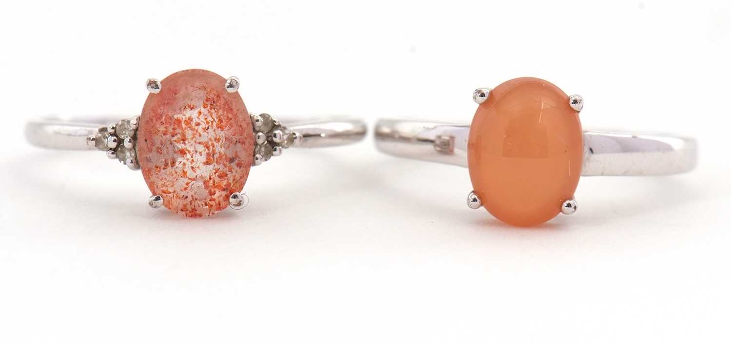 Lot 61 - Two 9ct gemset rings: include an orange...