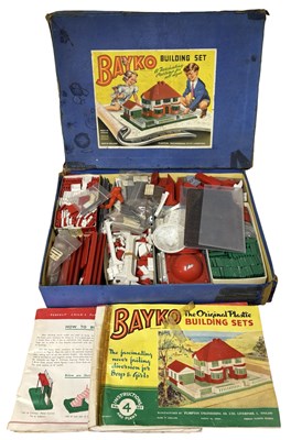 Lot 215 - A vintage Bayko building set, plus extras
