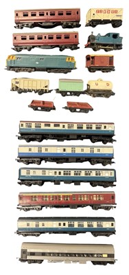 Lot 26 - A collection of various Triang 00 gauge...