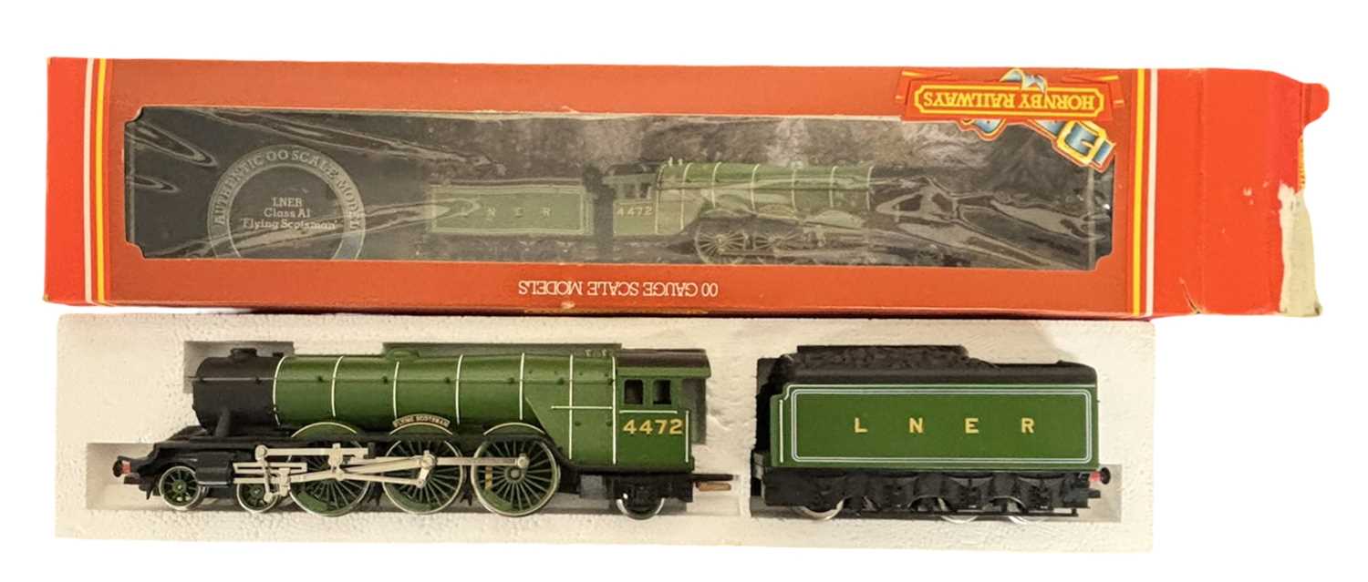 Lot 16 - A boxed Hornby 00 gauge R398 LNER Class A1...