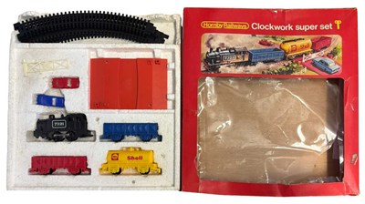 Lot 4 - A boxed Hornby 00 gauge R533 Clockwork Superset