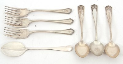 Lot 86 - A group of three cake forks and three...