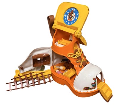Lot 294 - A 1977 Matchbox Live'n'Learn Play Boot with...