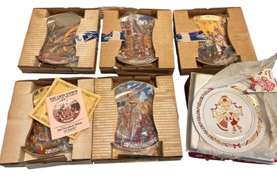 Lot 377 - A group of various circus themed collectors...