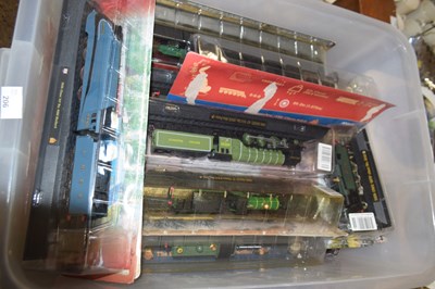 Lot 206 - A box of modern models of locomotives from The...