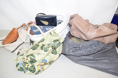 Lot 671 - Assorted shoes and handbags