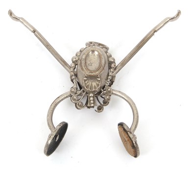 Lot 147 - A Victorian skirt lifter, 12.5cm long