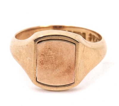 Lot 3 - A 9ct gold signet ring, with plain plaque and...