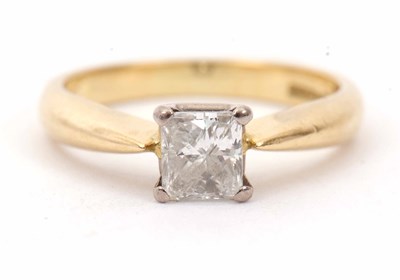 Lot 8 - An 18ct diamond solitarie ring, the princess...