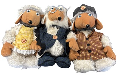 Lot 284 - Three vintage Wombles soft toys, length...