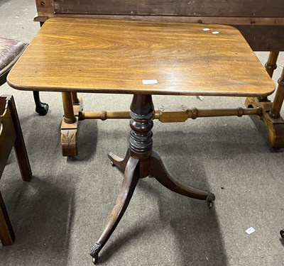 Lot 539 - A Georgian mahogany supper table, the...