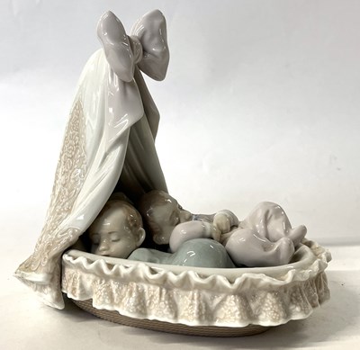 Lot 332 - Lladro Babies in Basket Figure Model 6127