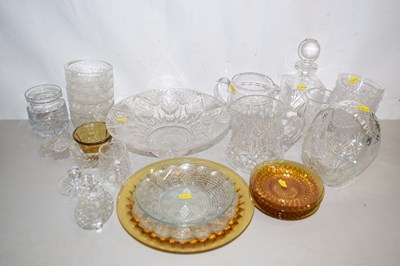Lot 14 - Selection of various glass ware