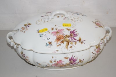 Lot 17 - Floral decorated tureen