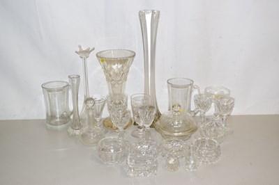 Lot 21 - Selection of various vases and other glass ware