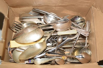 Lot 85 - Boxed collection of various cutlery