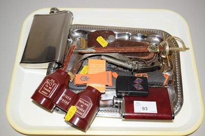 Lot 93 - Tray of various collectables including hip...
