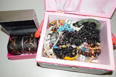 Lot 100 - Jewellery box containing a large quantity of...