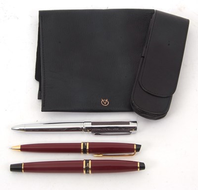Lot 175 - Mixed Lot: A Waterman, Paris fountain pen and...