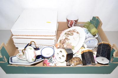 Lot 152 - Box containing a selection of boxed collectors...