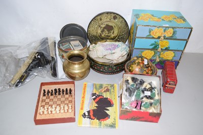 Lot 190 - Collection of various tins and boxes together...