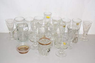 Lot 192 - Selection of various glass ware