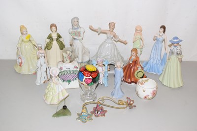 Lot 194 - Selection of various decorative ceramics...