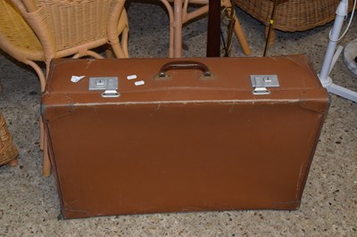 Lot 275 - Large vintage suitcase