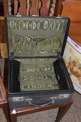 Lot 300 - A vintage vanity case