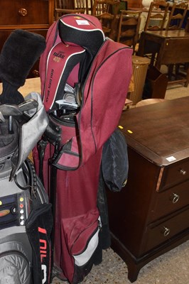 Lot 333 - Golf bag containing a selection of various...